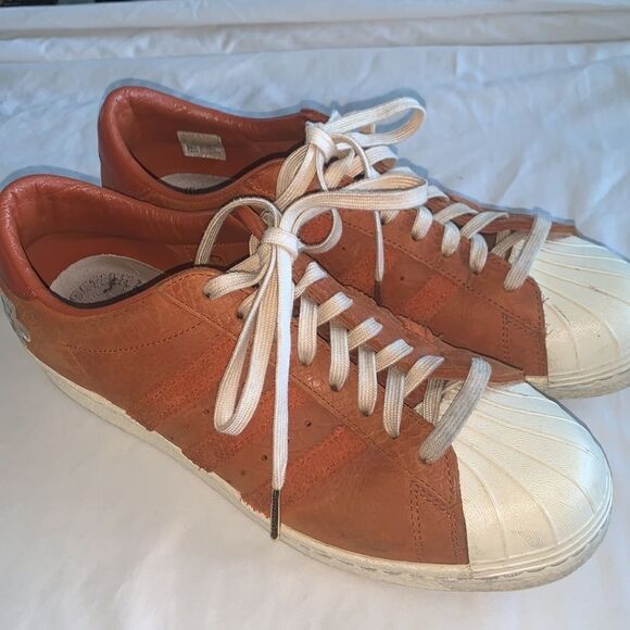 Adidas CONSORTIUM 10TH ANNIVERSARY SUPERSTAR X FOOTPATROL. Mens 10.5 - Picture 3 of 8